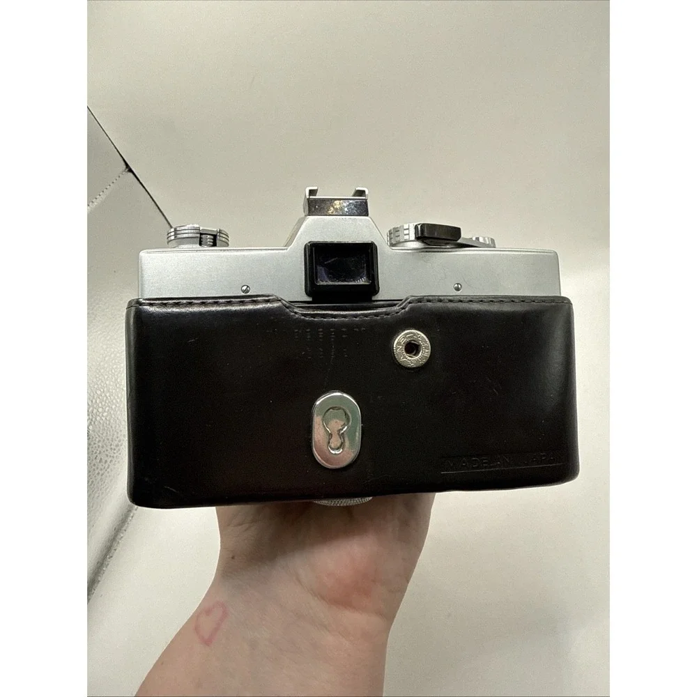 Minolta SRT 101 Silver 35mm SLR Film Camera W/ MD Zoom 70-210mm 1:4 Lens Tested